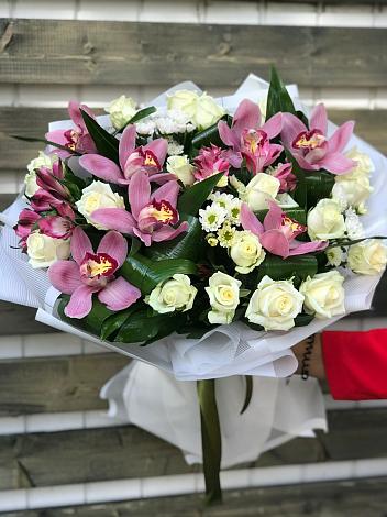 Букет цветов из: Розы и Хризантемы в Архангельском Тульской области