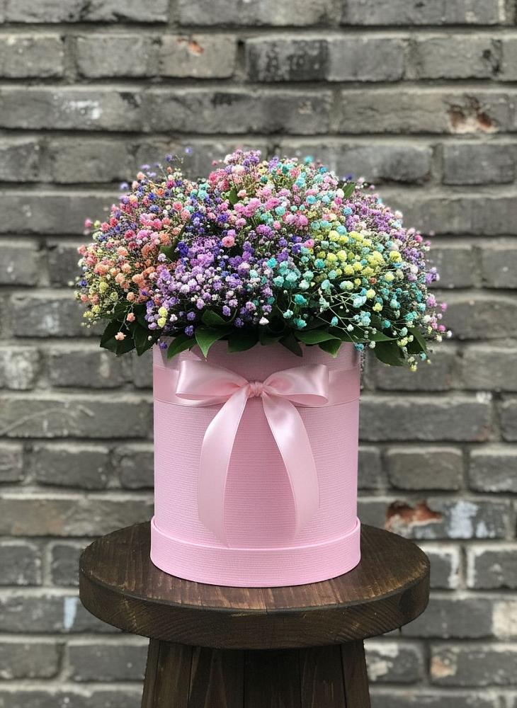 Цветочная композиция из Гипсофила и Розы в шляпной коробке в Архангельском Тульской области