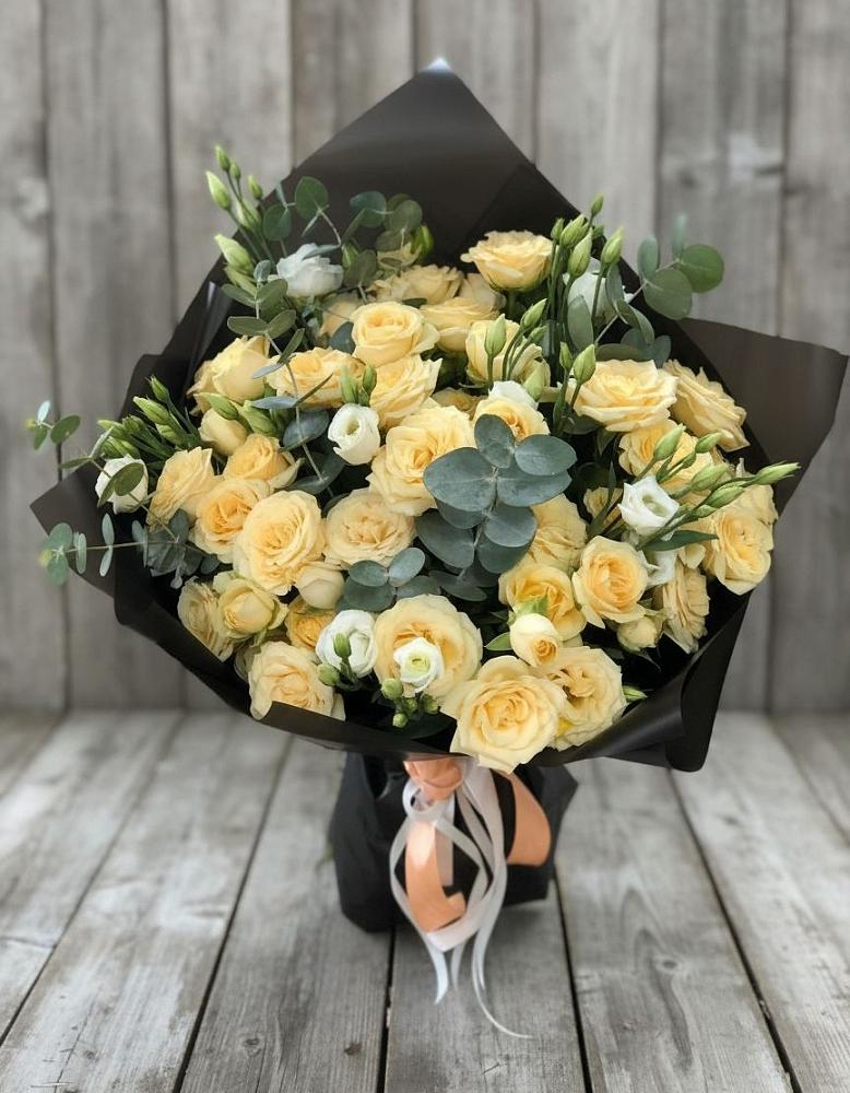 Букет цветов из: Розы и Лизиантусы в Архангельском Тульской области