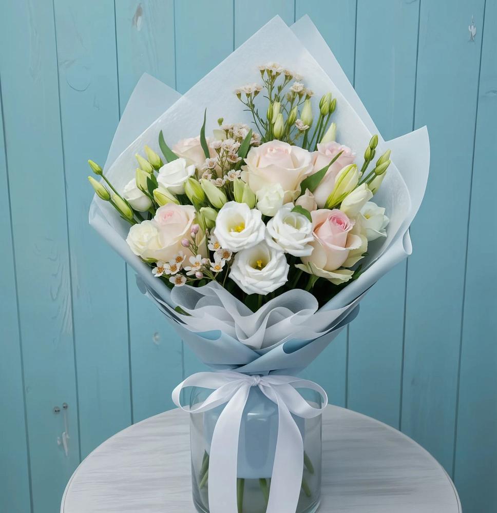 Букет цветов из: Розы и Лизиантусы в Архангельском Тульской области