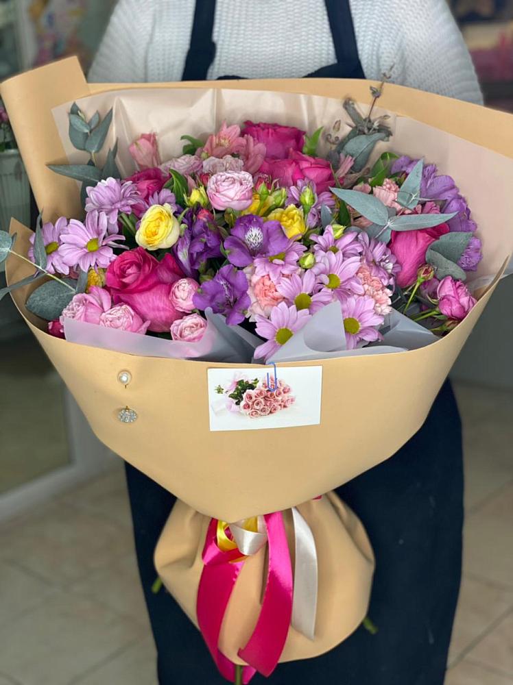 Букет цветов из: Хризантемы, Гвоздики и Альстромерии в Архангельском Тульской области