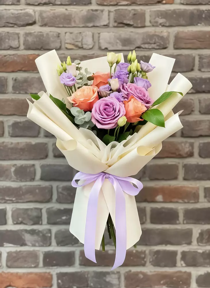 Букет цветов из: Лизиантусы и Розы в Архангельском Тульской области