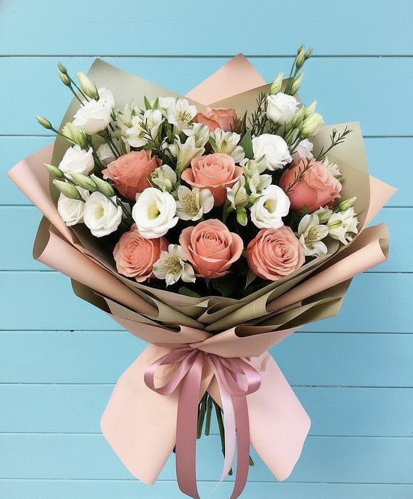Букет цветов из: Розы, Альстромерии и Лизиантусы в Архангельском Тульской области