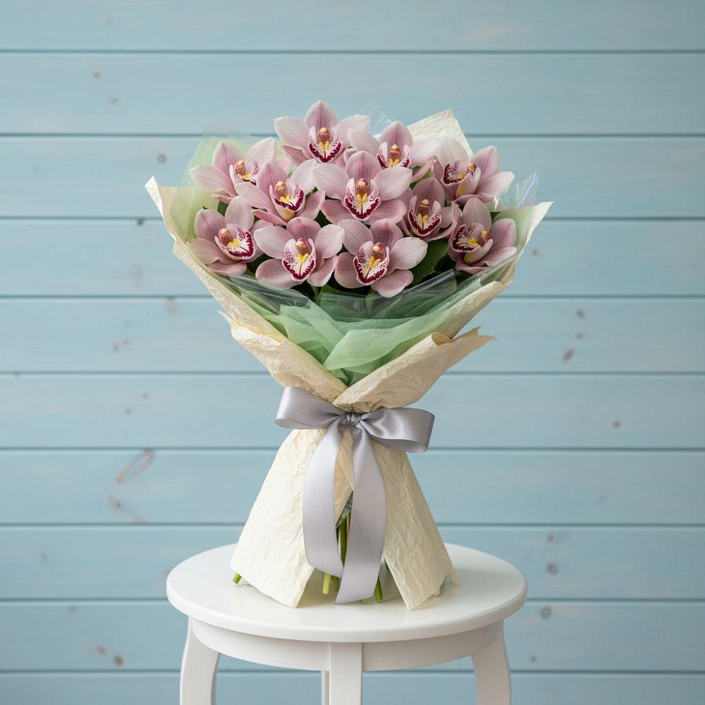 Букет цветов из: Орхидеи и Розы в Архангельском Тульской области