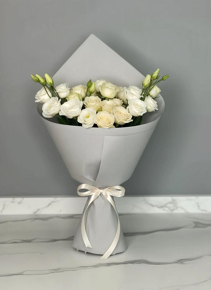 Букет цветов из: Розы и Лизиантусы в Архангельском Тульской области