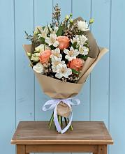 Букет цветов из:  Альстромерии, Лизиантусы, Розы и Хризантемы #REPLACE_PRED# Архангельском Тульской области