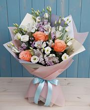 Букет цветов из:  Лизиантусы, Розы, Альстромерии и Гипсофила в Архангельском Тульской области