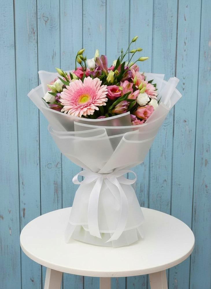 Букет цветов из: Герберы, Альстромерии и Лизиантусы в Архангельском Тульской области