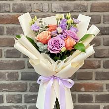 Букет цветов из:  Лизиантусы и Розы в Архангельском Тульской области