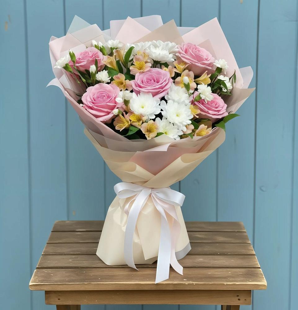 Букет цветов из: Гвоздики, Орхидеи и Розы в Архангельском Тульской области