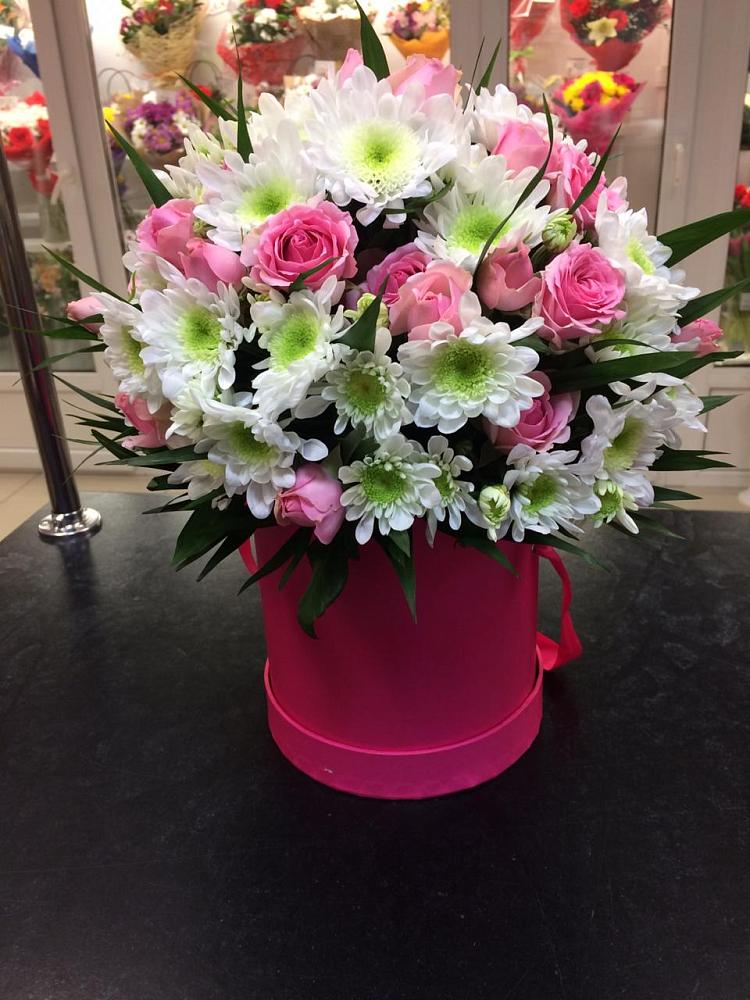 Цветочная композиция из Розы и Хризантемы в шляпной коробке в Архангельском Тульской области