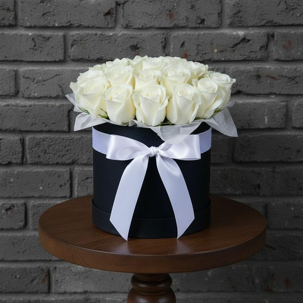 Цветочная композиция из Розы в шляпной коробке в Архангельском Тульской области