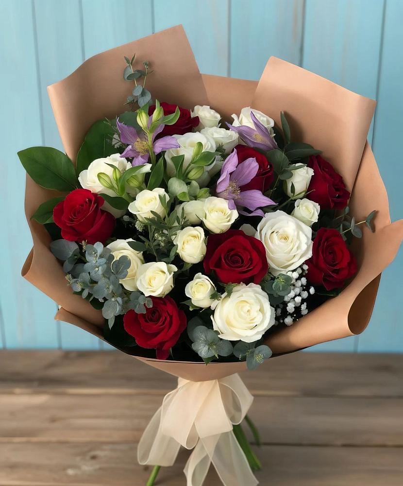 Букет цветов из: Розы и Альстромерии в Архангельском Тульской области