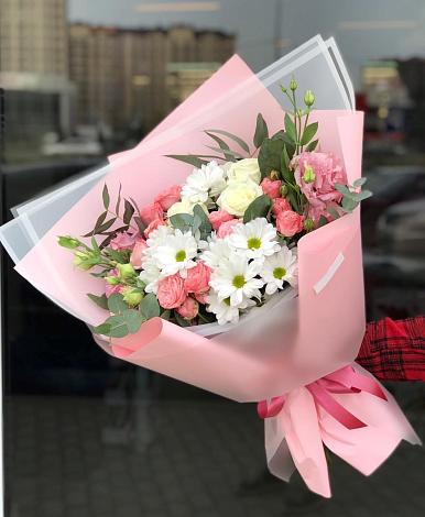 Букет цветов из: Розы, Лизиантусы и Хризантемы в Архангельском Тульской области
